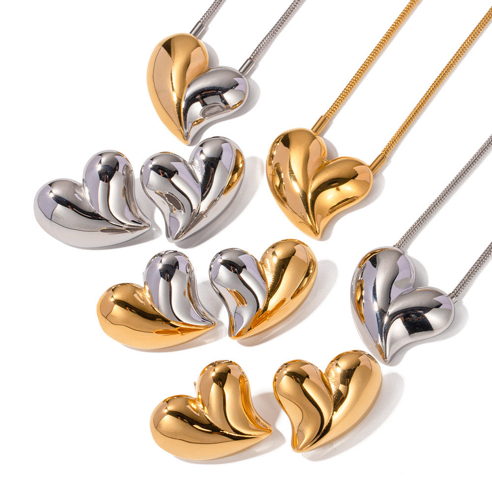 Italic Heart Necklace